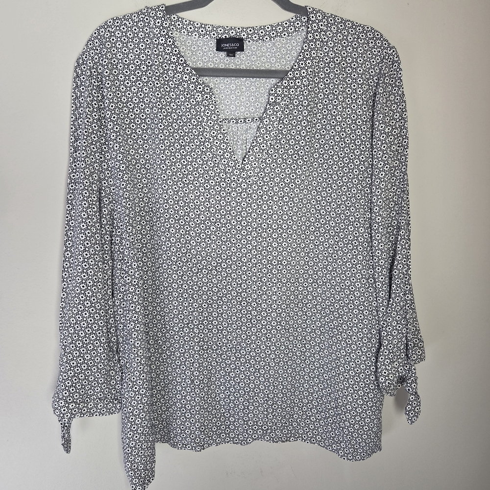 Jones New York Black and White Geometric Print Blouse
